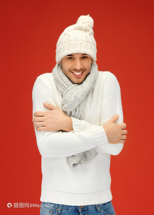 冬日的溫度 暖毛衣與配飾的時尚魅力