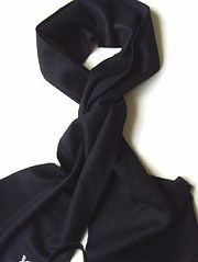 羊絨圍巾 女裝搭配中的點(diǎn)睛之筆與溫暖利器